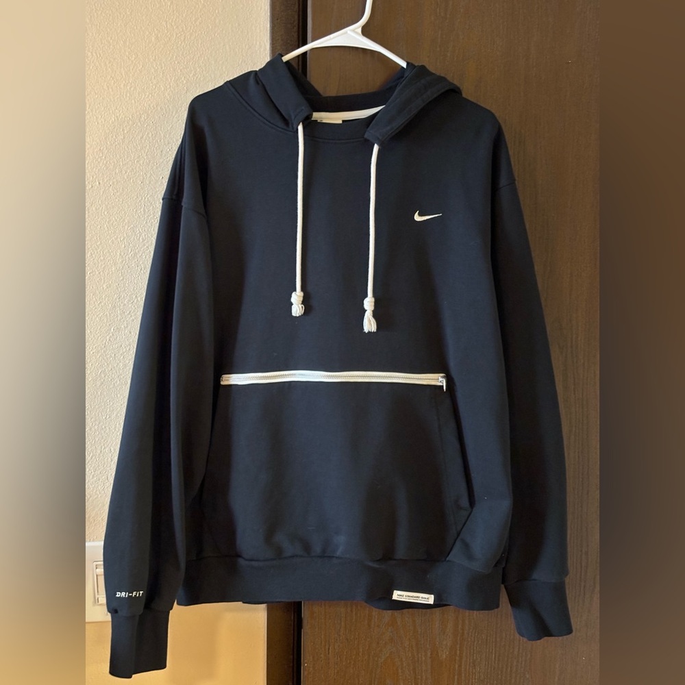 Nike Standard Issue Hoodie (Dri-FIT)